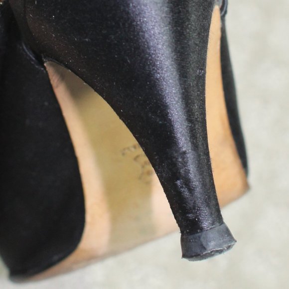 Salvatore Ferragamo Size 7.5 Black Fabric with Beaded Bow Heels - Picture 6 of 7